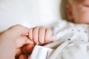 Jak radzić sobie z trudnościami w budowaniu zdrowego utrzymania wagi u dzieci?
